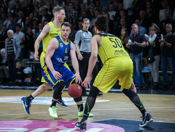 裁判评议背 裁判评议背