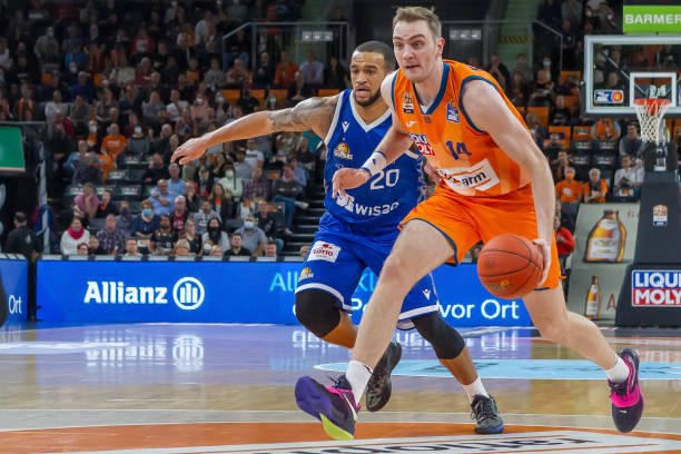 仅次于现役 仅次于现役