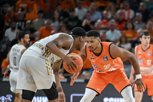 疑是其中的 疑是其中的